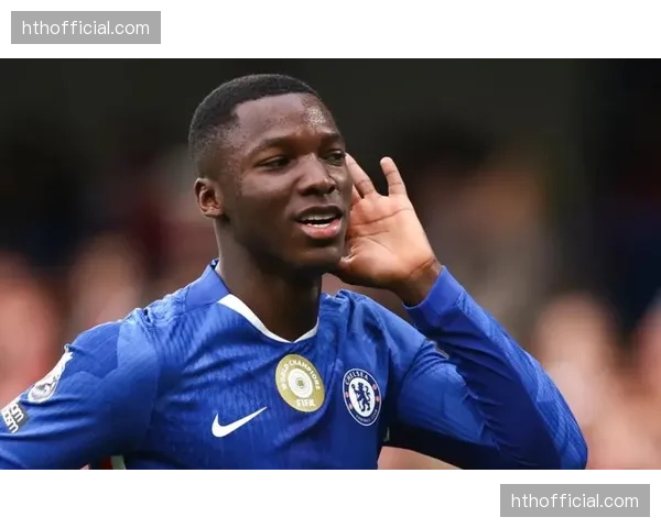 切尔西凯塞多与恩佐中场失控，双后腰覆盖面积不足遭反击